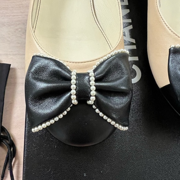 Chanel Beige Flats CC Black Leather Pearl Bow Ballerina Flat, Size 36 - Picture 5 of 9